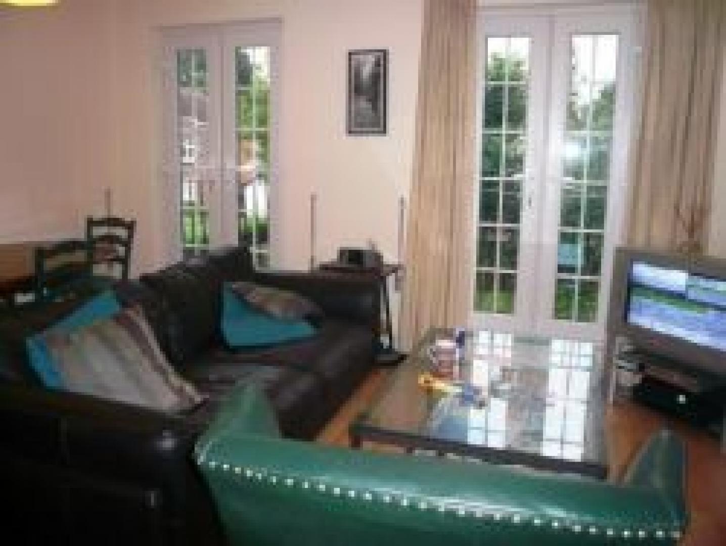 			Beautiful House!, 3 Bedroom, 1 bath, 1 reception Flat			 Ashburnham Close, EAST FINCHLEY